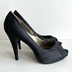 *FREE SHIPPING* Never worn vintage Nine West satin peep-toe pumps